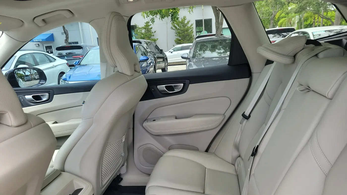 2024 Volvo XC60 Recharge T8 Plus Dark Theme