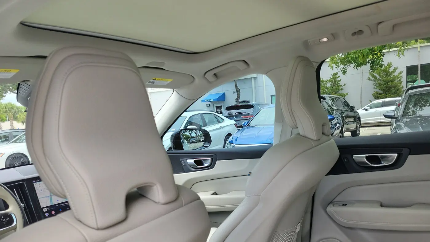 2024 Volvo XC60 Recharge T8 Plus Dark Theme
