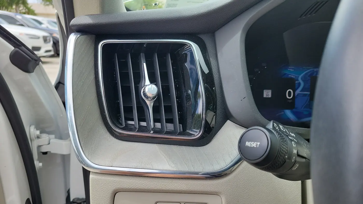 2024 Volvo XC60 Recharge T8 Plus Dark Theme