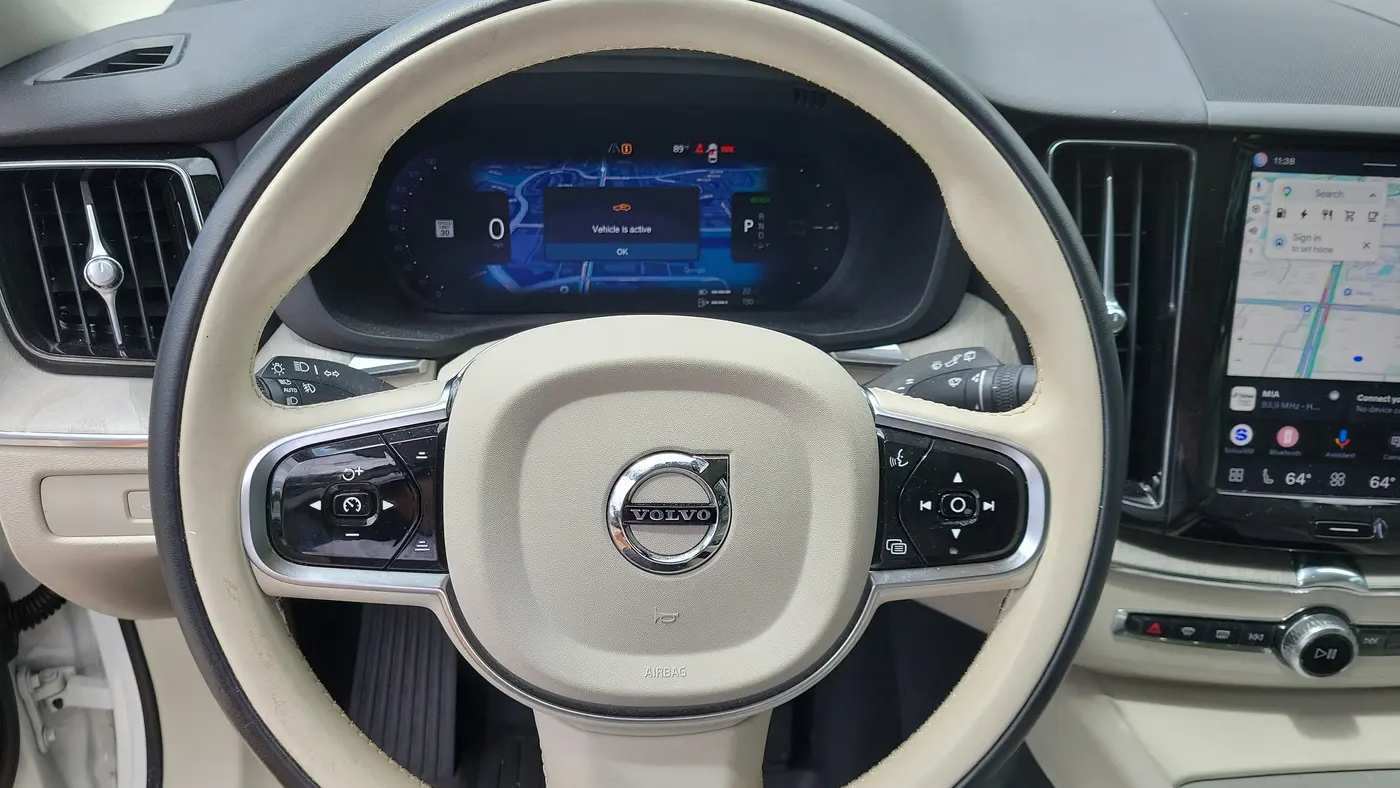2024 Volvo XC60 Recharge T8 Plus Dark Theme