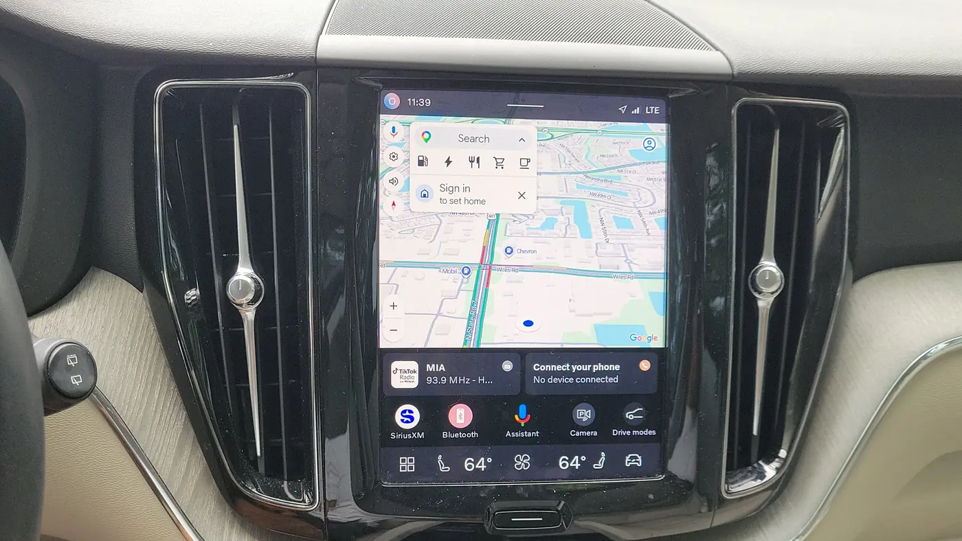 2024 Volvo XC60 Recharge T8 Plus Dark Theme