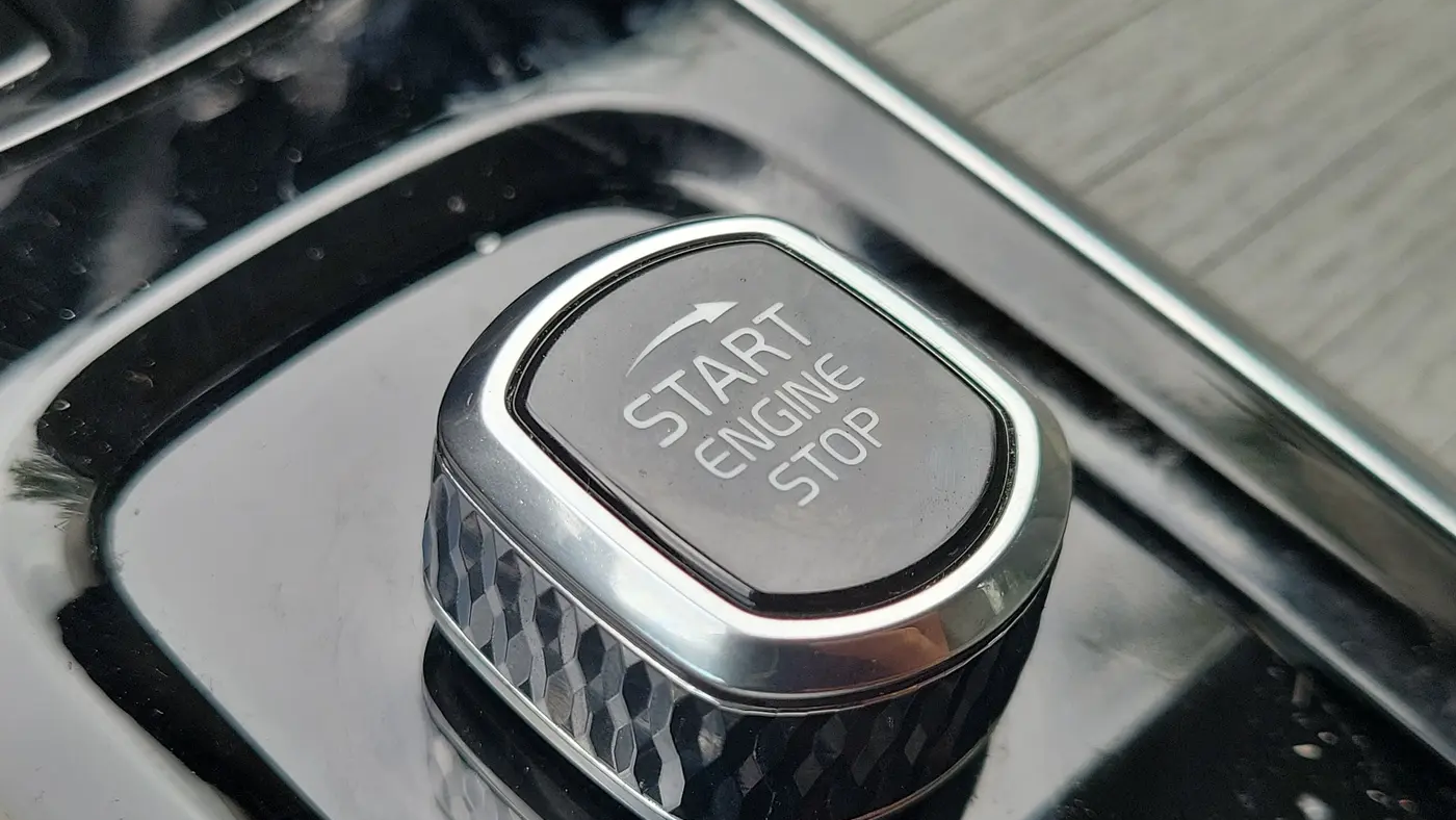 2024 Volvo XC60 Recharge T8 Plus Dark Theme