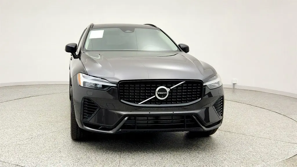 2024 Volvo XC60 Recharge T8 Ultimate Dark Theme