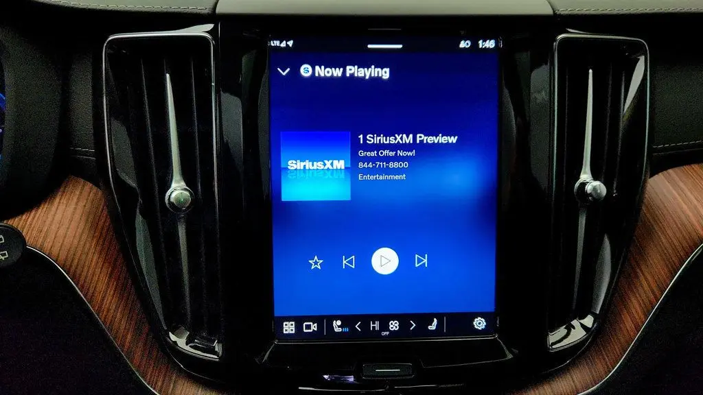 2024 Volvo XC60 Recharge T8 Ultimate Dark Theme