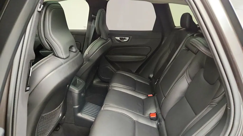 2024 Volvo XC60 Recharge T8 Ultimate Dark Theme
