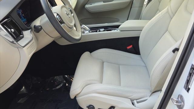 2024 Volvo XC60 Recharge T8 Ultimate Dark Theme