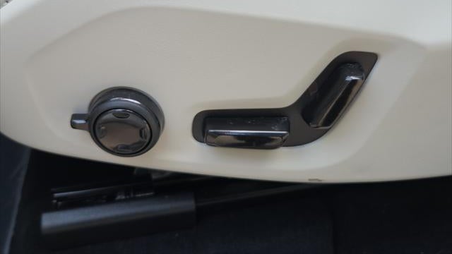 2024 Volvo XC60 Recharge T8 Ultimate Dark Theme