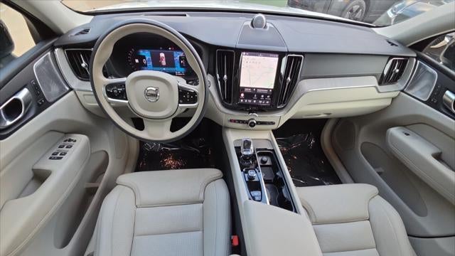 2024 Volvo XC60 Recharge T8 Ultimate Dark Theme