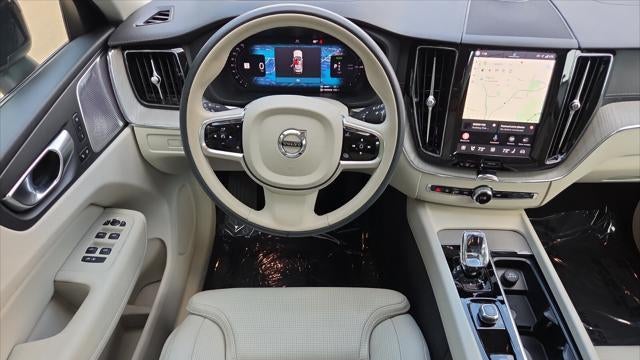 2024 Volvo XC60 Recharge T8 Ultimate Dark Theme