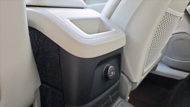 2024 Volvo XC60 Recharge T8 Ultimate Dark Theme