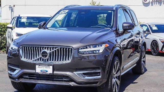 2024 Volvo XC90 Recharge T8 Ultimate Bright Theme 6P