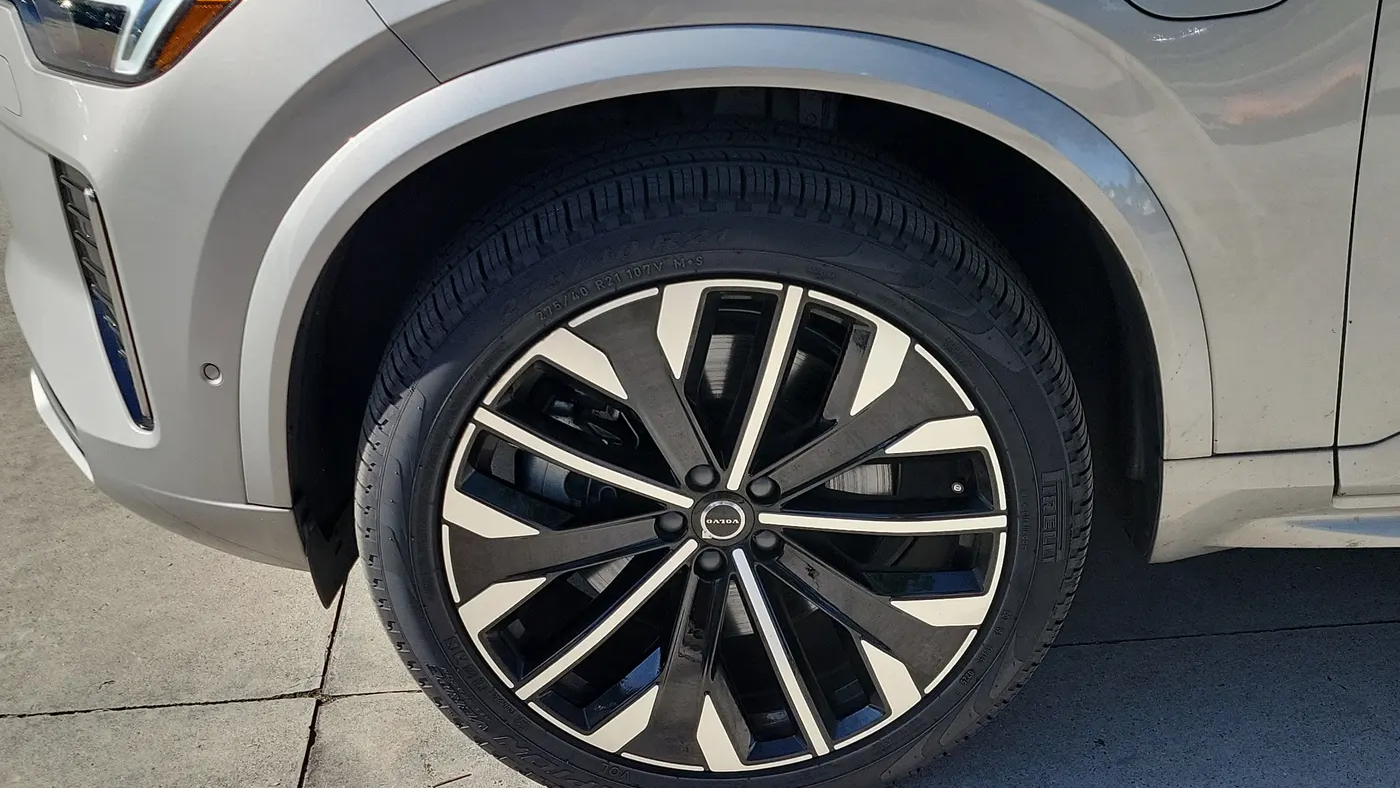 2025 Volvo XC90 T8 Plus Bright Theme 7P