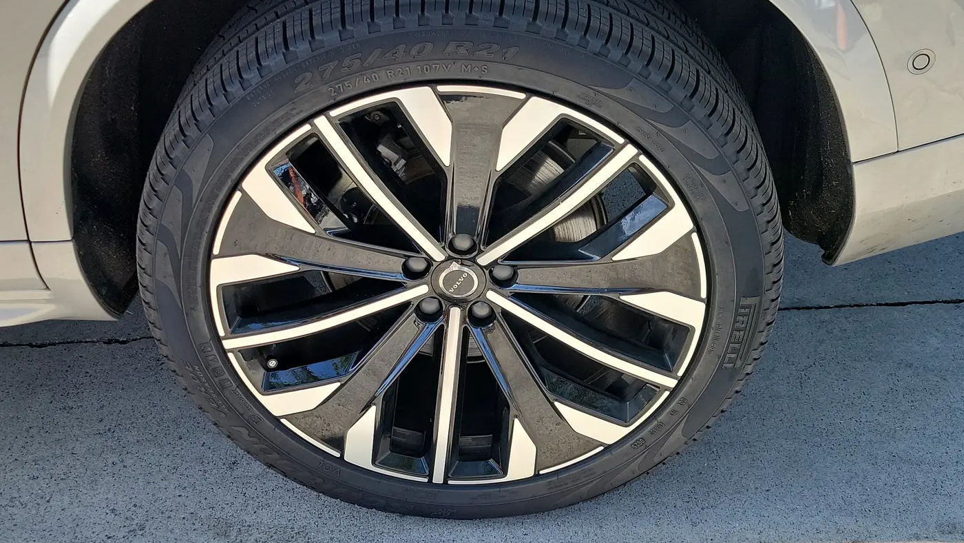 2025 Volvo XC90 T8 Plus Bright Theme 7P