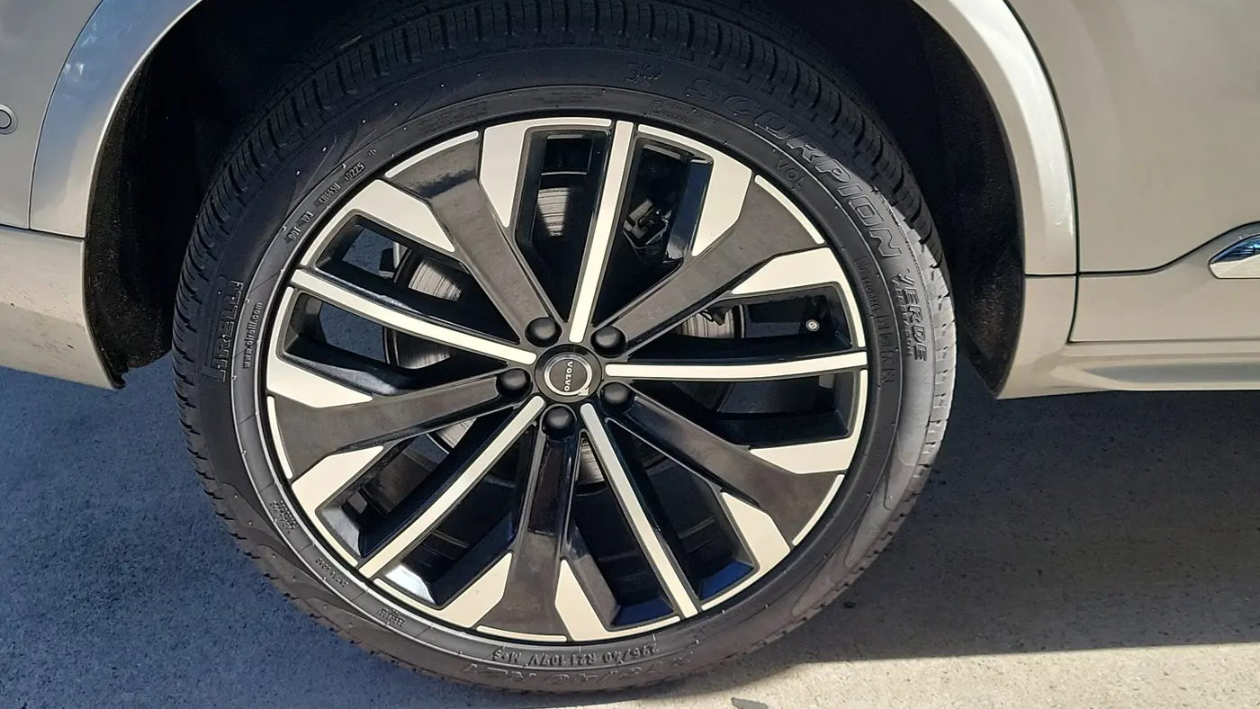 2025 Volvo XC90 T8 Plus Bright Theme 7P