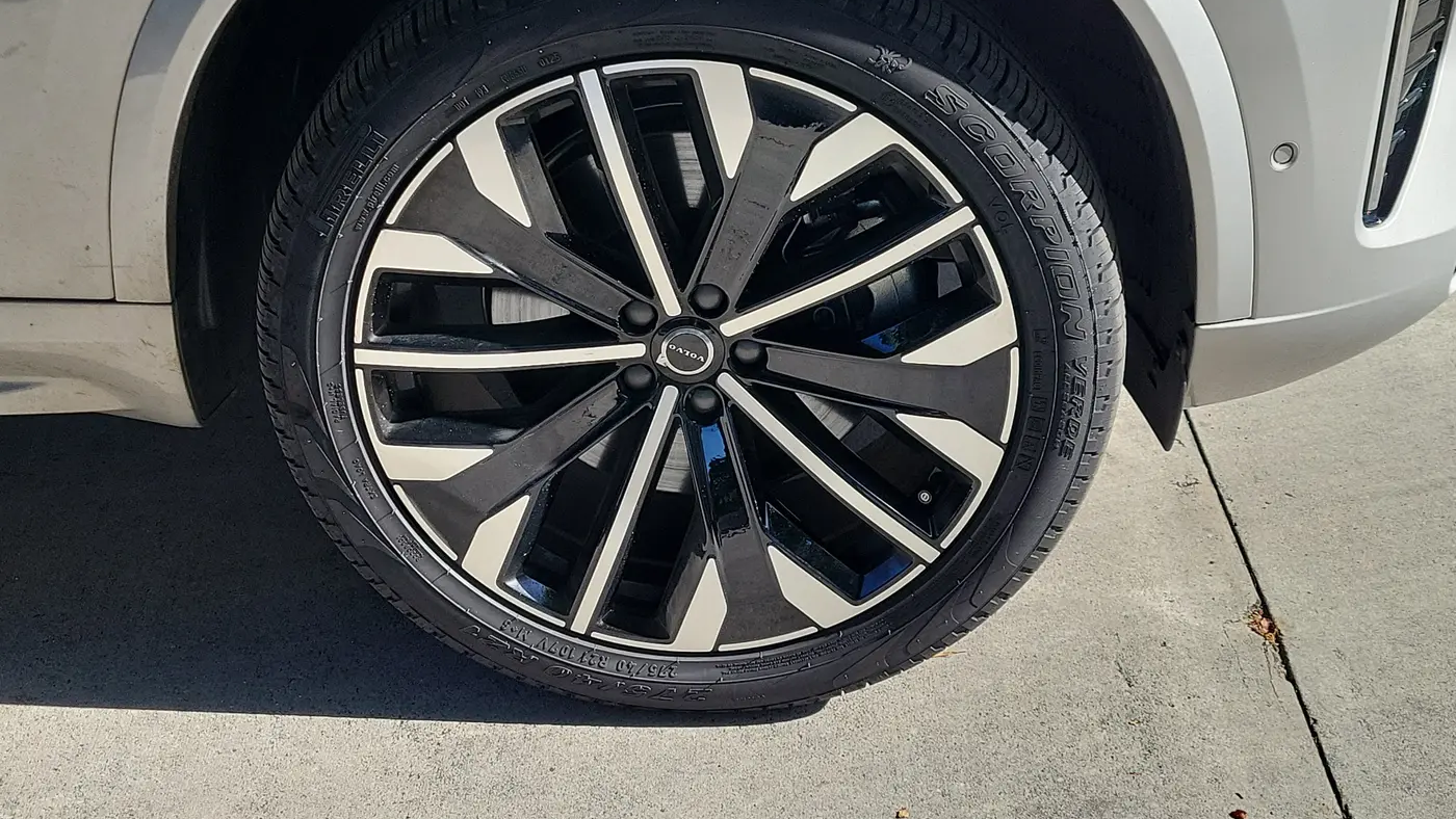 2025 Volvo XC90 T8 Plus Bright Theme 7P