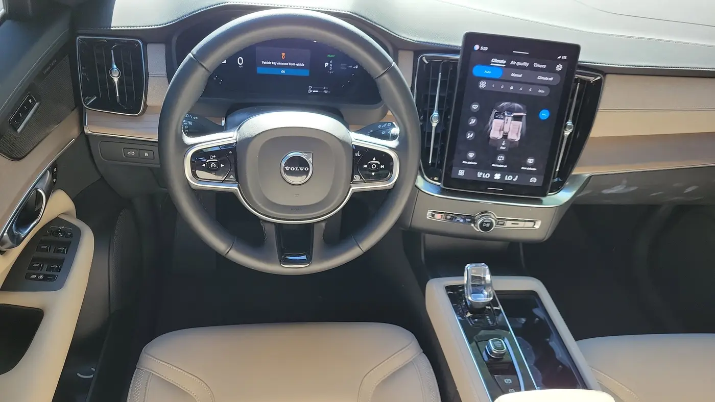 2025 Volvo XC90 T8 Plus Bright Theme 7P