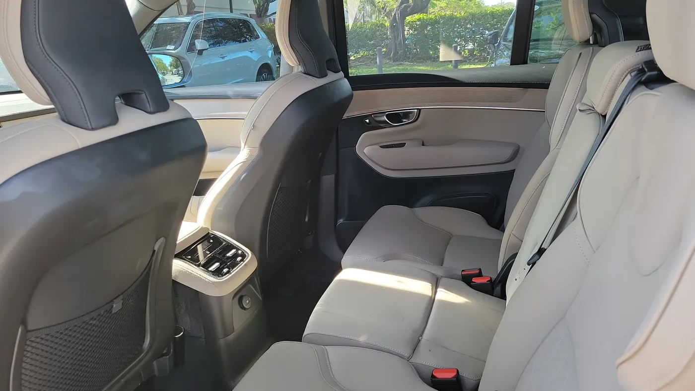 2025 Volvo XC90 T8 Plus Bright Theme 7P