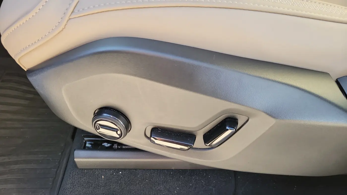 2025 Volvo XC90 T8 Plus Bright Theme 7P