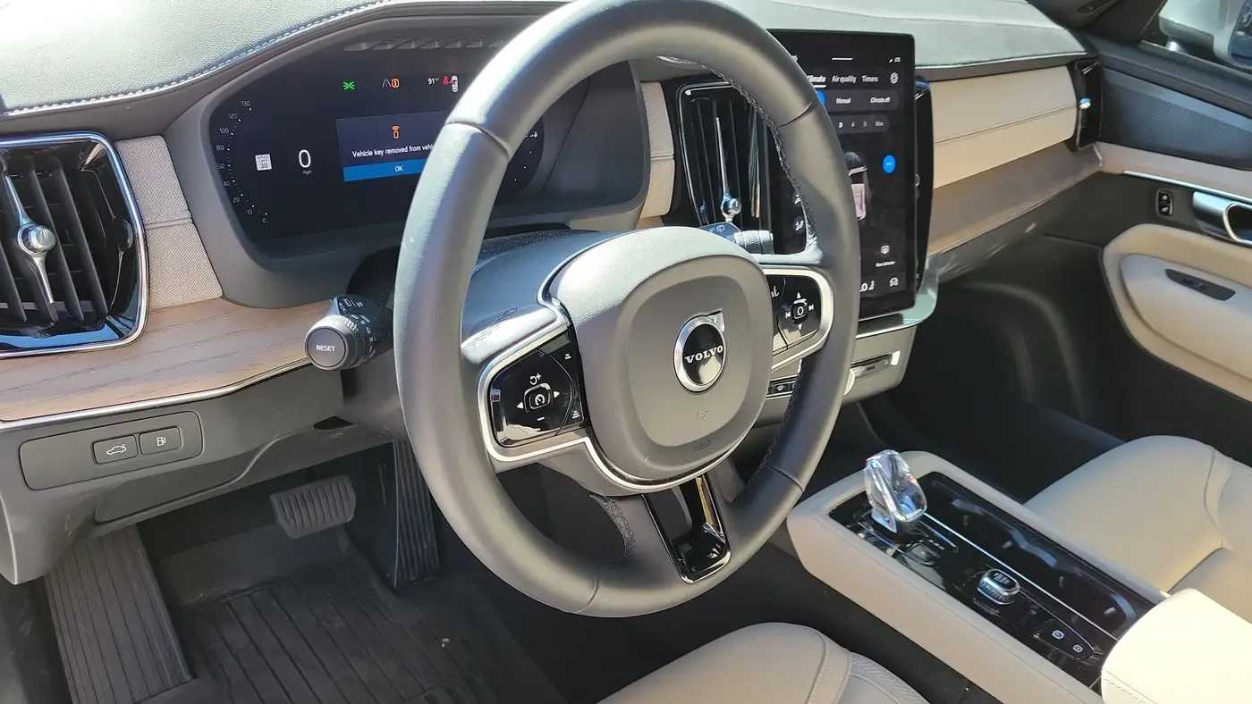2025 Volvo XC90 T8 Plus Bright Theme 7P
