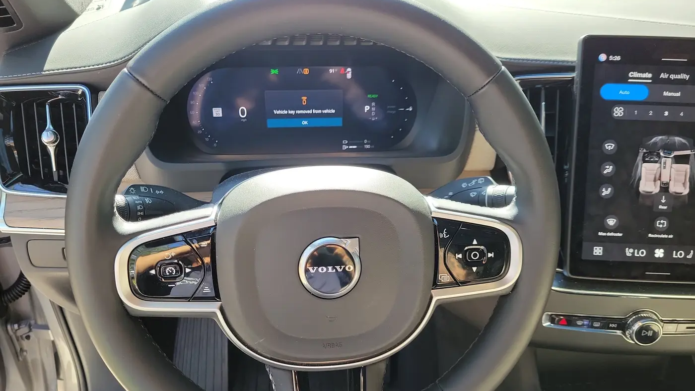 2025 Volvo XC90 T8 Plus Bright Theme 7P