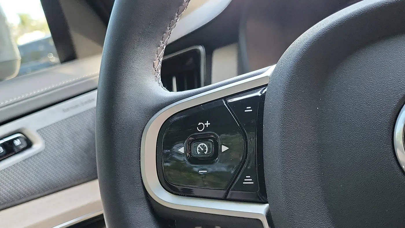 2025 Volvo XC90 T8 Plus Bright Theme 7P
