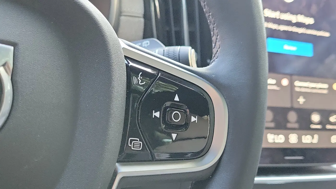 2025 Volvo XC90 T8 Plus Bright Theme 7P