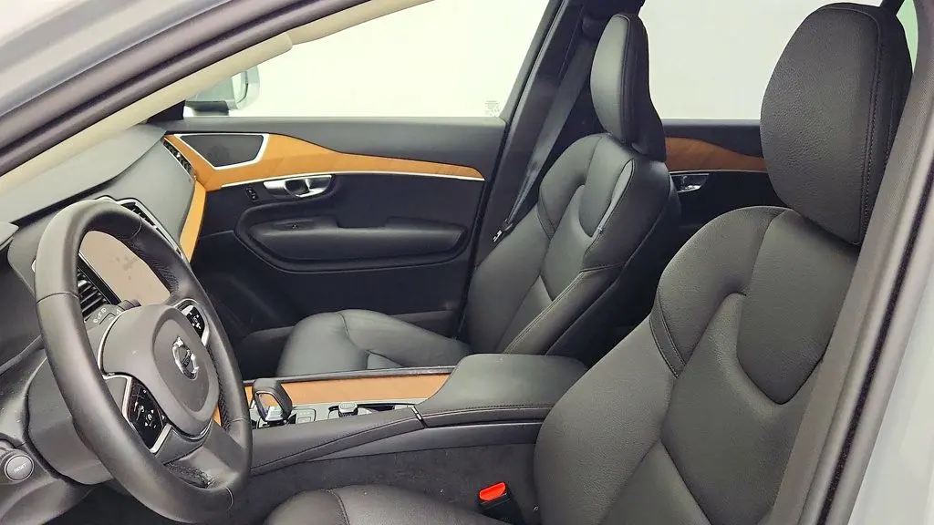 2025 Volvo XC90 T8 Plus Bright Theme 7P