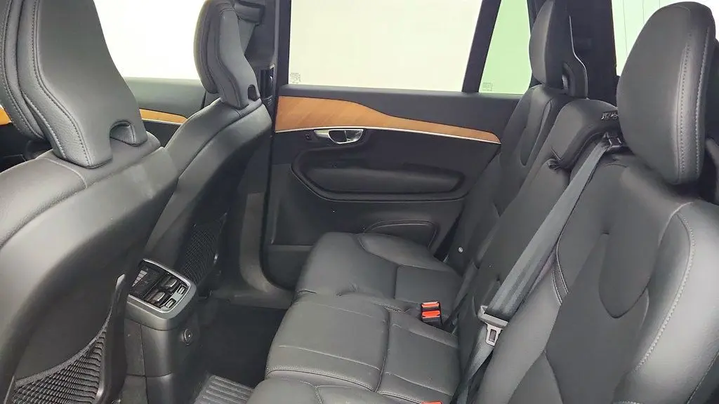 2025 Volvo XC90 T8 Plus Bright Theme 7P