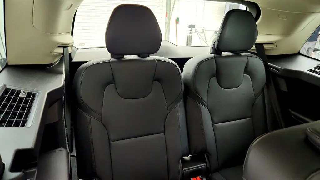 2025 Volvo XC90 T8 Plus Bright Theme 7P
