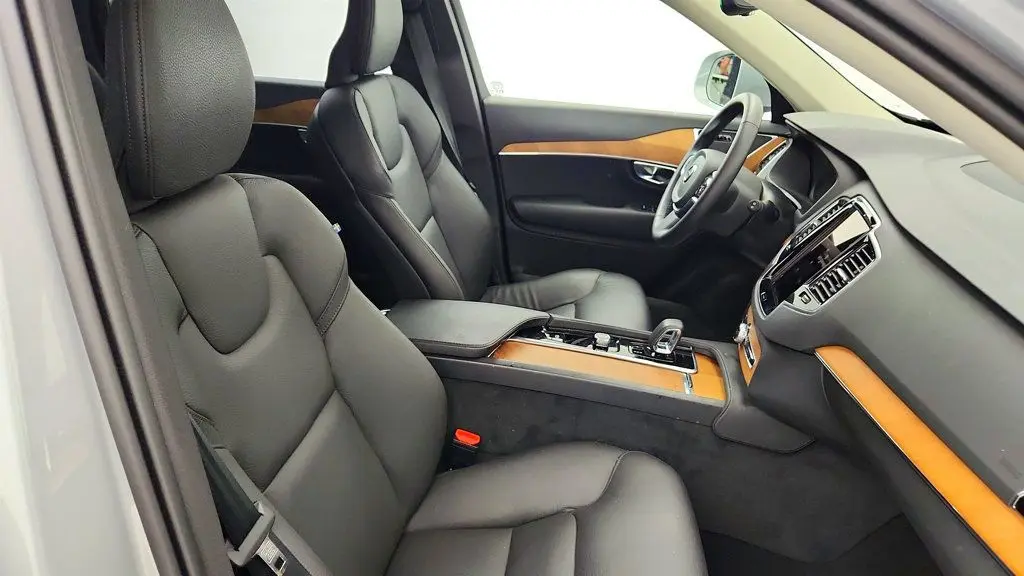 2025 Volvo XC90 T8 Plus Bright Theme 7P