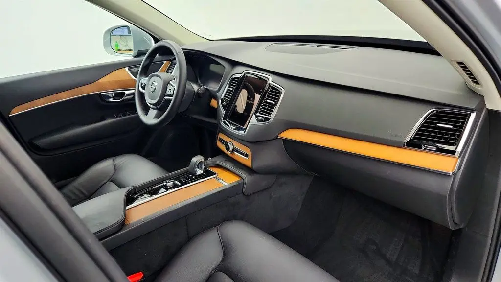 2025 Volvo XC90 T8 Plus Bright Theme 7P