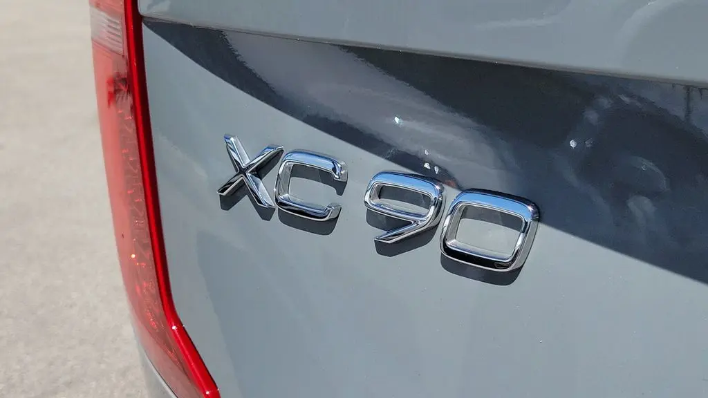 2025 Volvo XC90 T8 Plus Bright Theme 7P