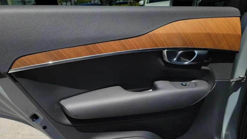 2025 Volvo XC90 T8 Plus Bright Theme 7P