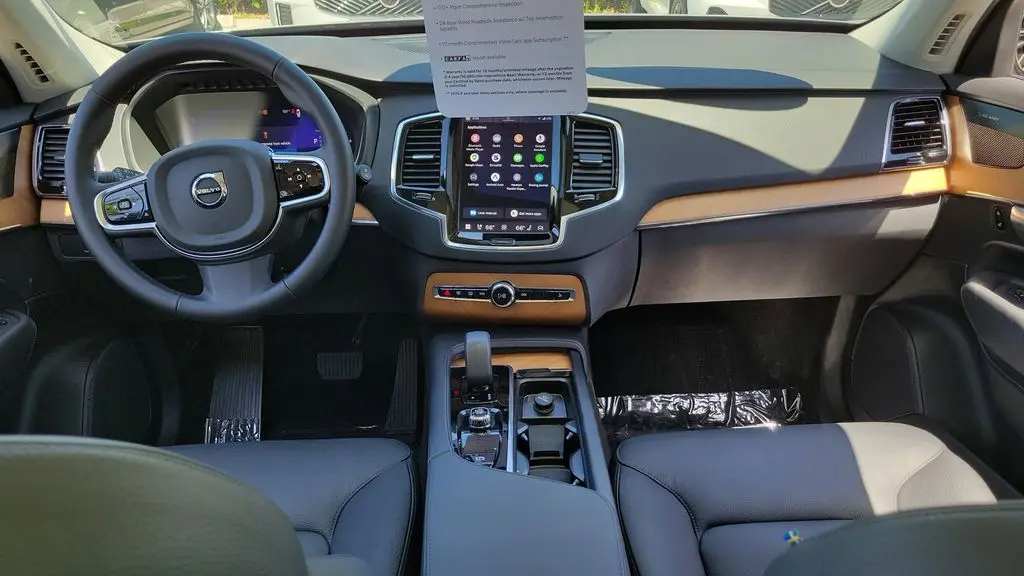 2025 Volvo XC90 T8 Plus Bright Theme 7P