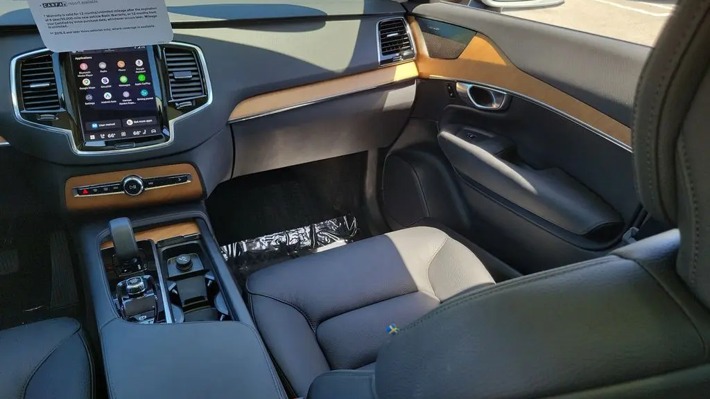 2025 Volvo XC90 T8 Plus Bright Theme 7P
