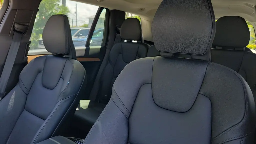 2025 Volvo XC90 T8 Plus Bright Theme 7P