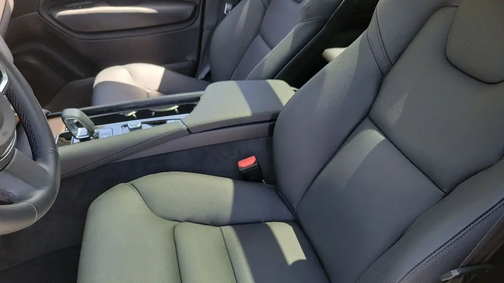 2025 Volvo XC90 T8 Plus Bright Theme 7P