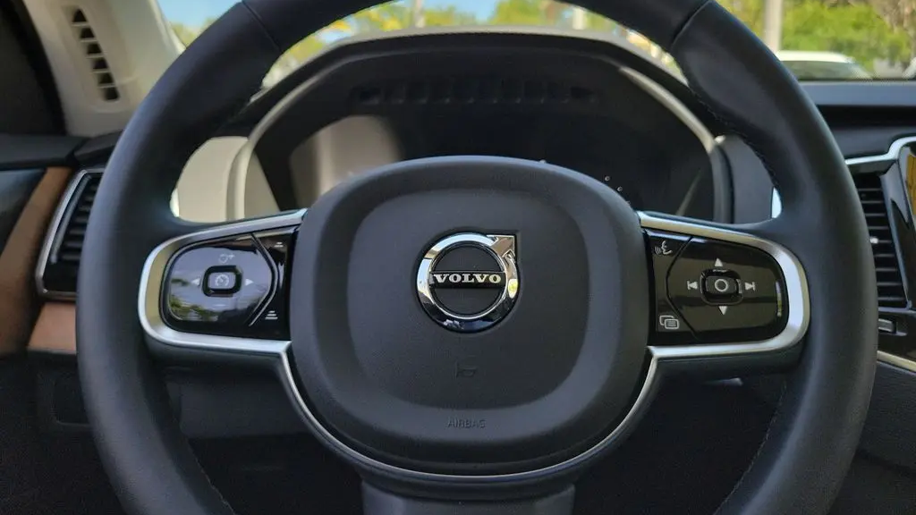 2025 Volvo XC90 T8 Plus Bright Theme 7P