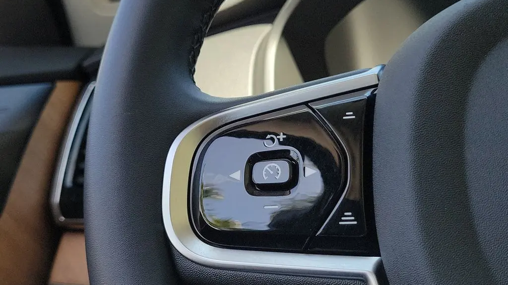 2025 Volvo XC90 T8 Plus Bright Theme 7P
