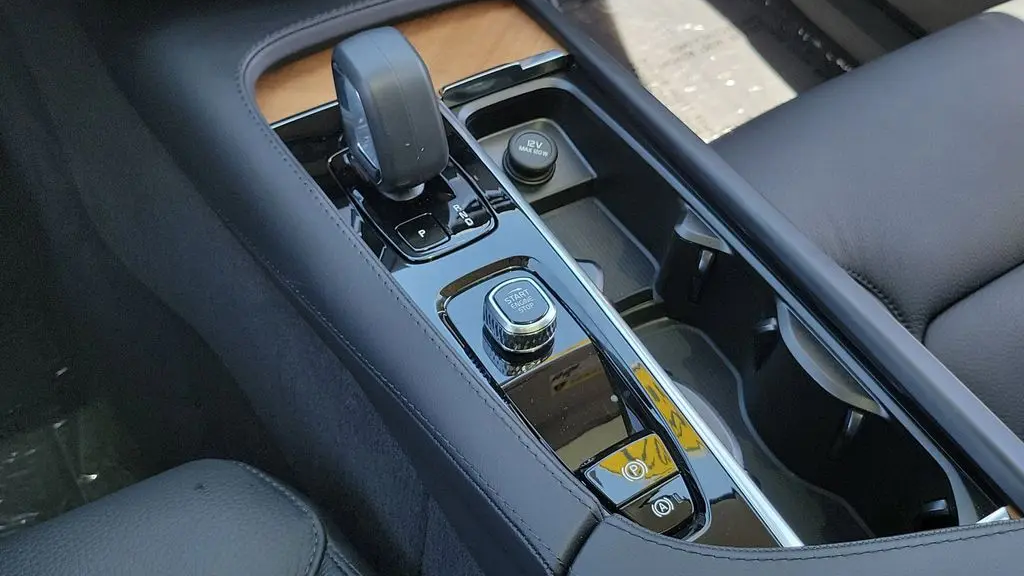 2025 Volvo XC90 T8 Plus Bright Theme 7P