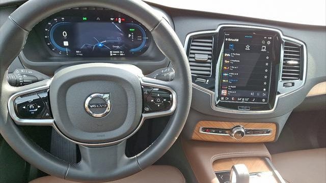 2025 Volvo XC90 T8 Plus Bright Theme 7P