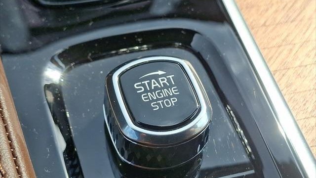 2025 Volvo XC90 T8 Plus Bright Theme 7P