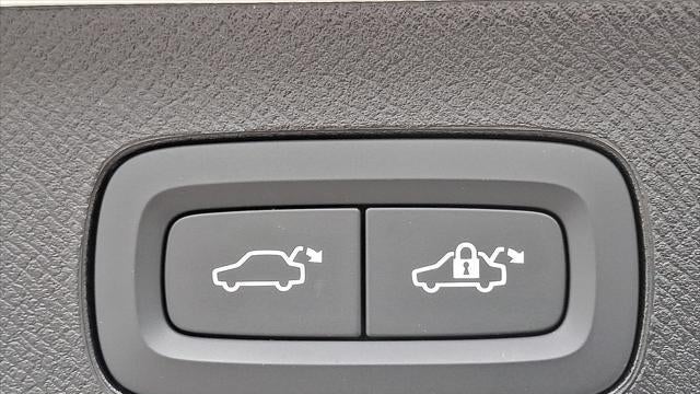 2025 Volvo XC90 T8 Plus Bright Theme 7P