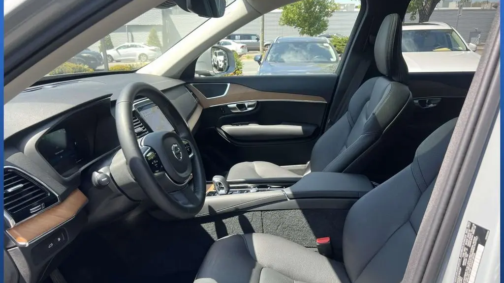 2025 Volvo XC90 T8 Plus Bright Theme 7P