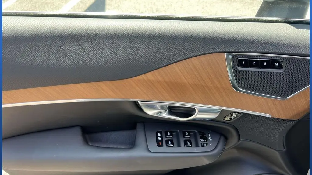 2025 Volvo XC90 T8 Plus Bright Theme 7P
