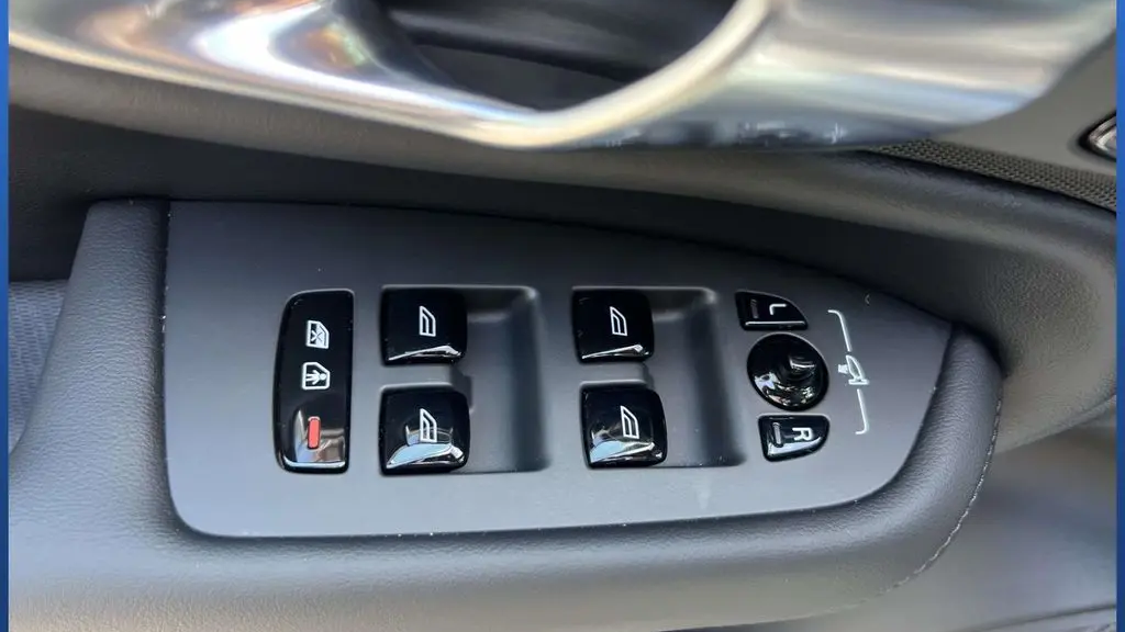 2025 Volvo XC90 T8 Plus Bright Theme 7P