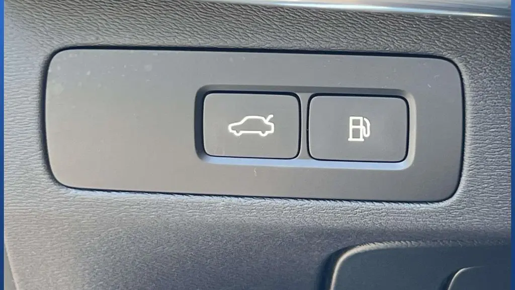 2025 Volvo XC90 T8 Plus Bright Theme 7P
