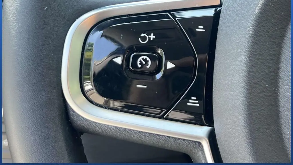 2025 Volvo XC90 T8 Plus Bright Theme 7P