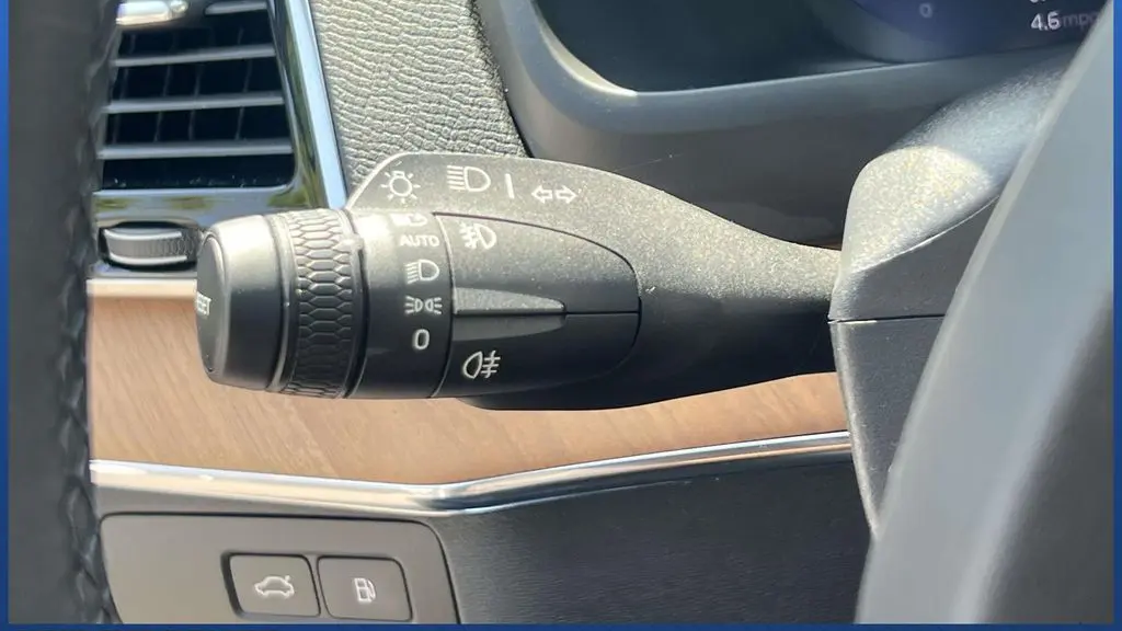 2025 Volvo XC90 T8 Plus Bright Theme 7P