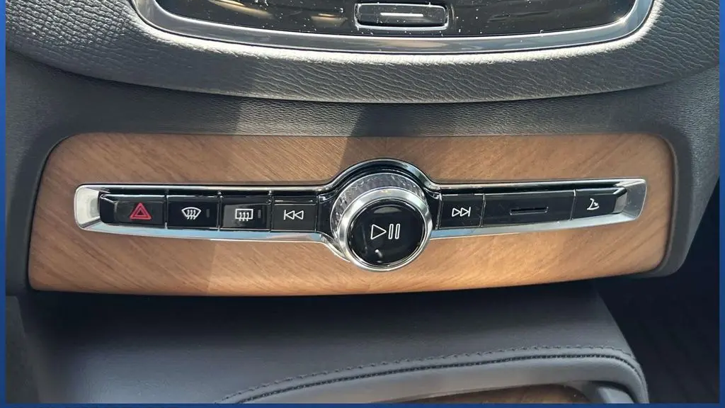2025 Volvo XC90 T8 Plus Bright Theme 7P